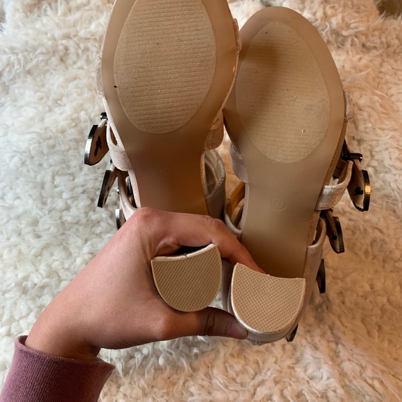 Heels - Picture 2 of 2